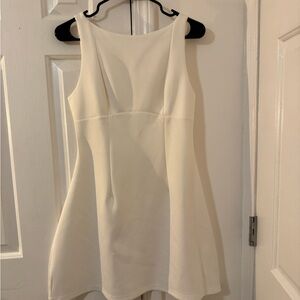 Elegant White Sleeveless Dress